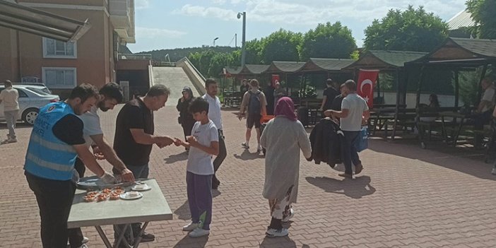 Beyşehir'de üniversite öğrencileri tatlılarla karşılandı