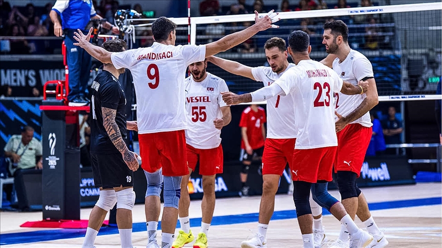 A Milli Erkek Voleybol Takımı, yarın liderlik için Kanada maçına çıkacak