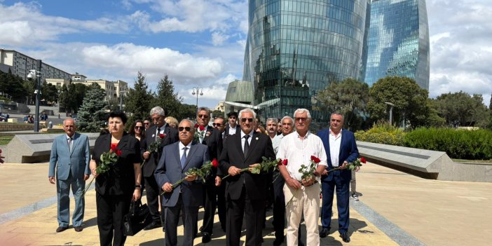 Türk Aksakalları Kamu Birliği üyeleri Türk Şehitliği’ni ziyaret etti