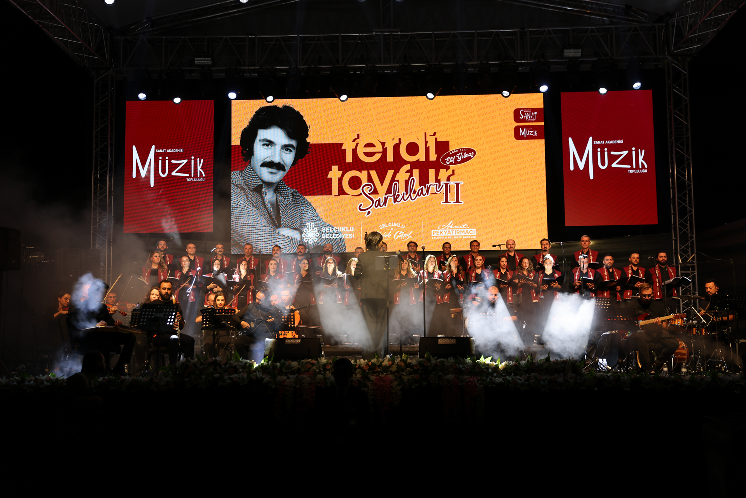 Ferdi Tayfur şarkıları bu kez açık havda binlerce sanatseverle buluştu