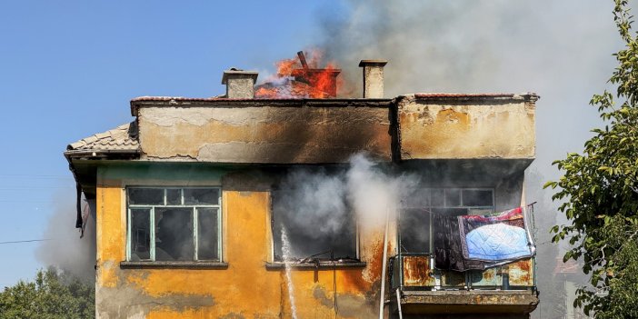 Selçuklu'da alev alan ev kullanılmaz hale geldi