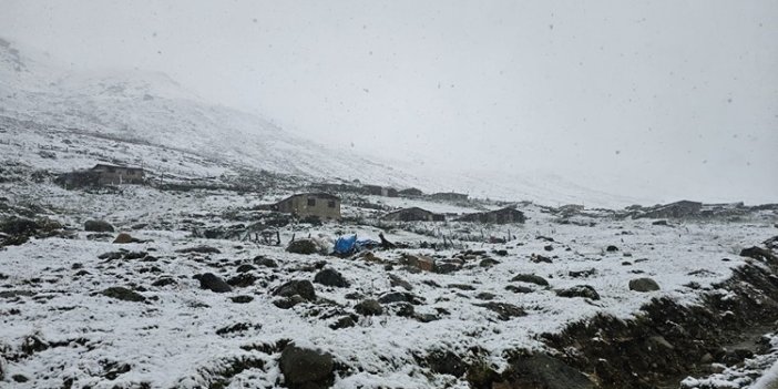 Rize'de yüksek kesimlere kar yağdı