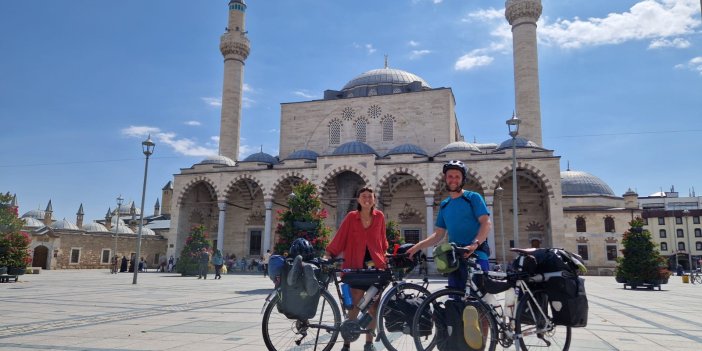 Bisikletle Dünya Turu Yapan İngiliz Çift Konya'da Mola verdi "Helva Bizim Benzinimiz!"