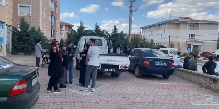 Vatandaş sokağa döküldü! Konya'da deprem korkuttu