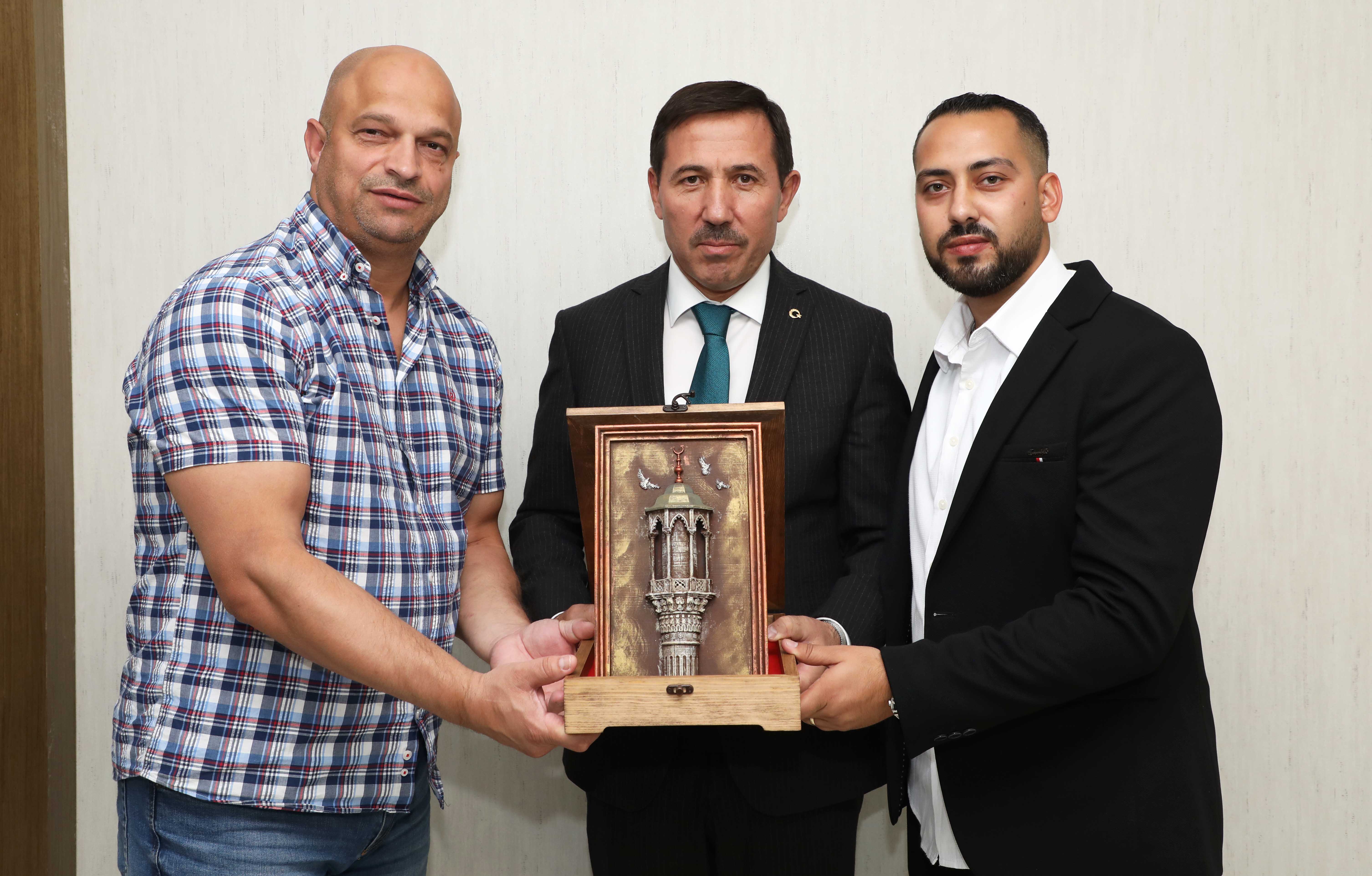 Bayraktar ailesi Başkan Kılca'yı ziyaret etti