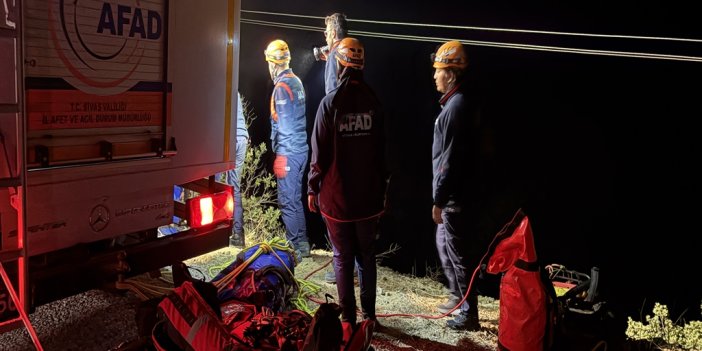 Otomobil uçuruma yuvarlandı: 4 ölü