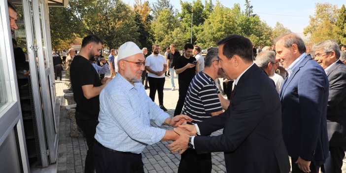 Başkan Kılca, Cuma namazı ardından vatandaşlarla buluştu
