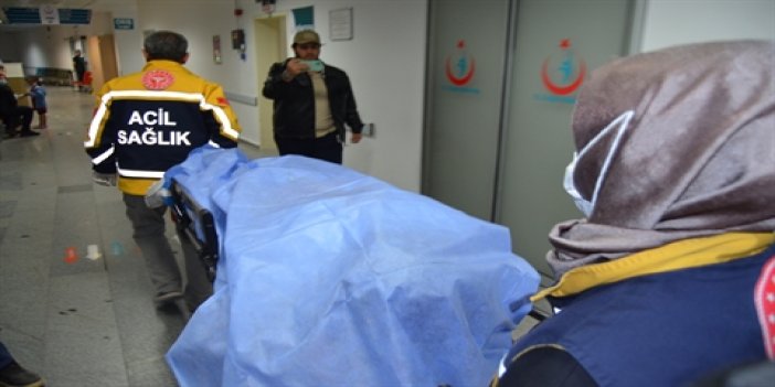 Birbirini bıçakladılar! İkisi de yere yığıldı