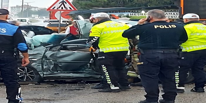 Otomobil, park halindeki tankere çarptı: 3 ölü, 2 yaralı