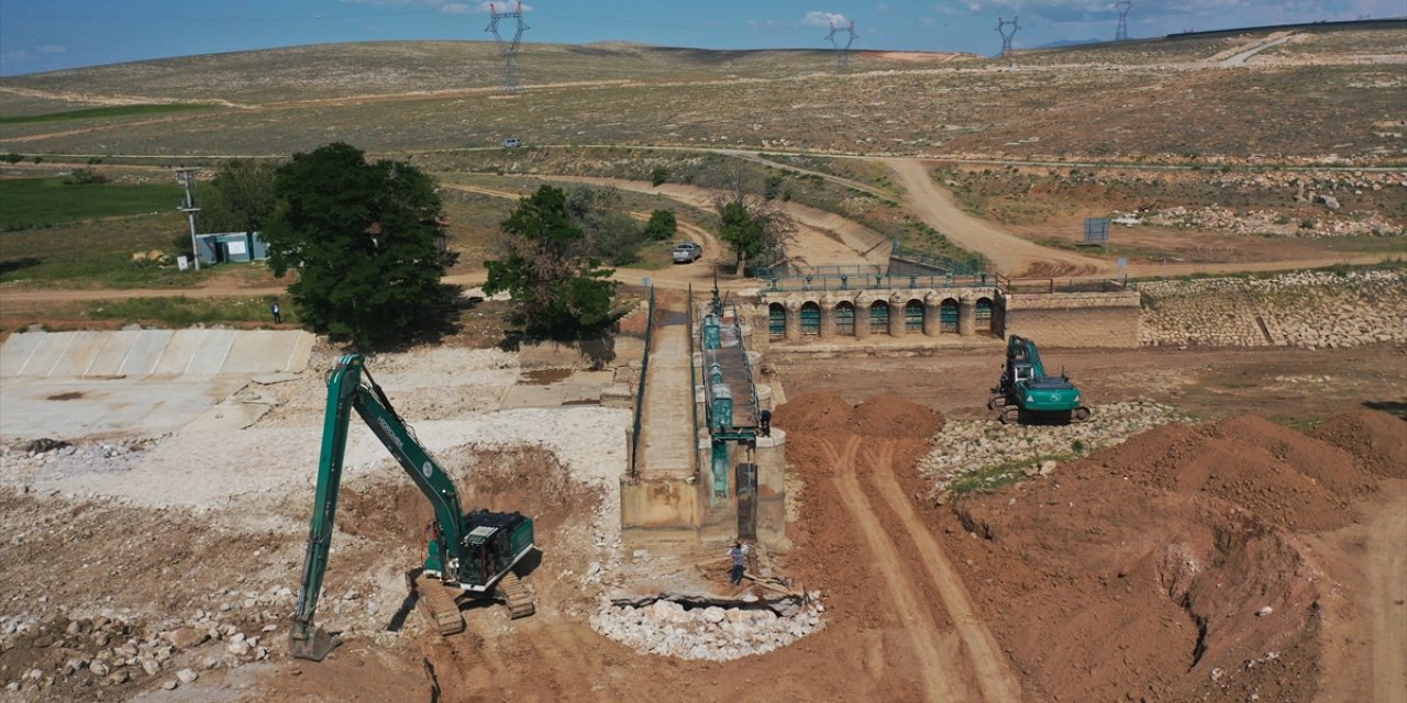 Konya'da dere yatağında oluşan obruk kapatıldı