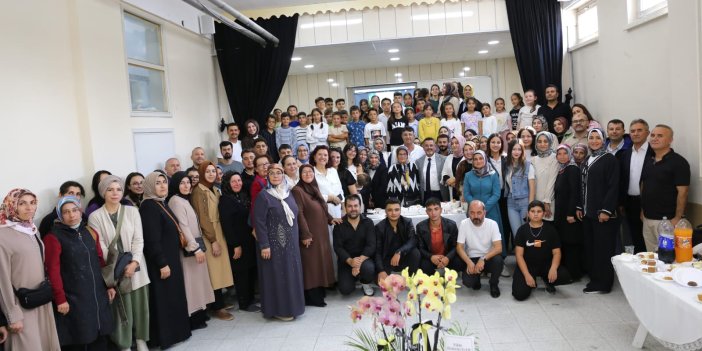 Konya'da öğretmene duygusal veda: Alkışlarla veda etti