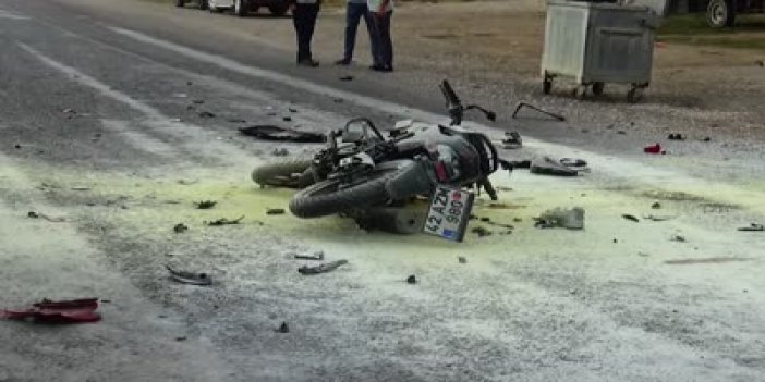 Konya'da işçi servisinin de karıştığı kazada motosiklet alev aldı!