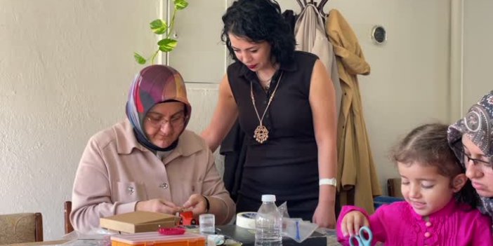 Konya'da kültürel miras taşıyıcısı kazaziye sanatını öğreterek geleceğe taşıyor