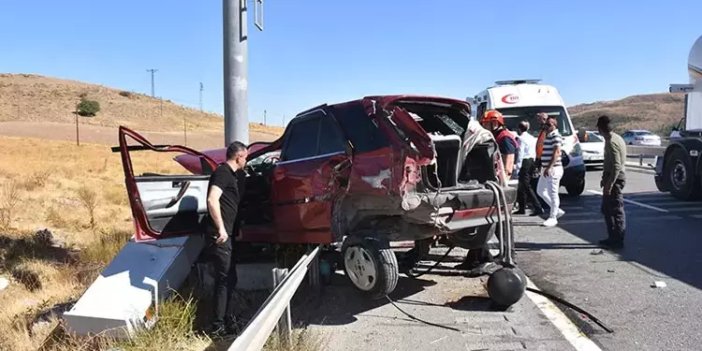 Hafif ticari araç ile otomobil çarpıştı: 6 'sı çocuk, 10 yaralı