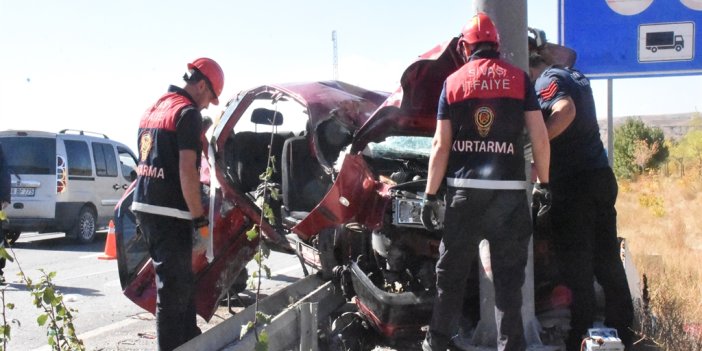 Hafif ticari araç ile otomobil çarpıştı: 10 yaralı