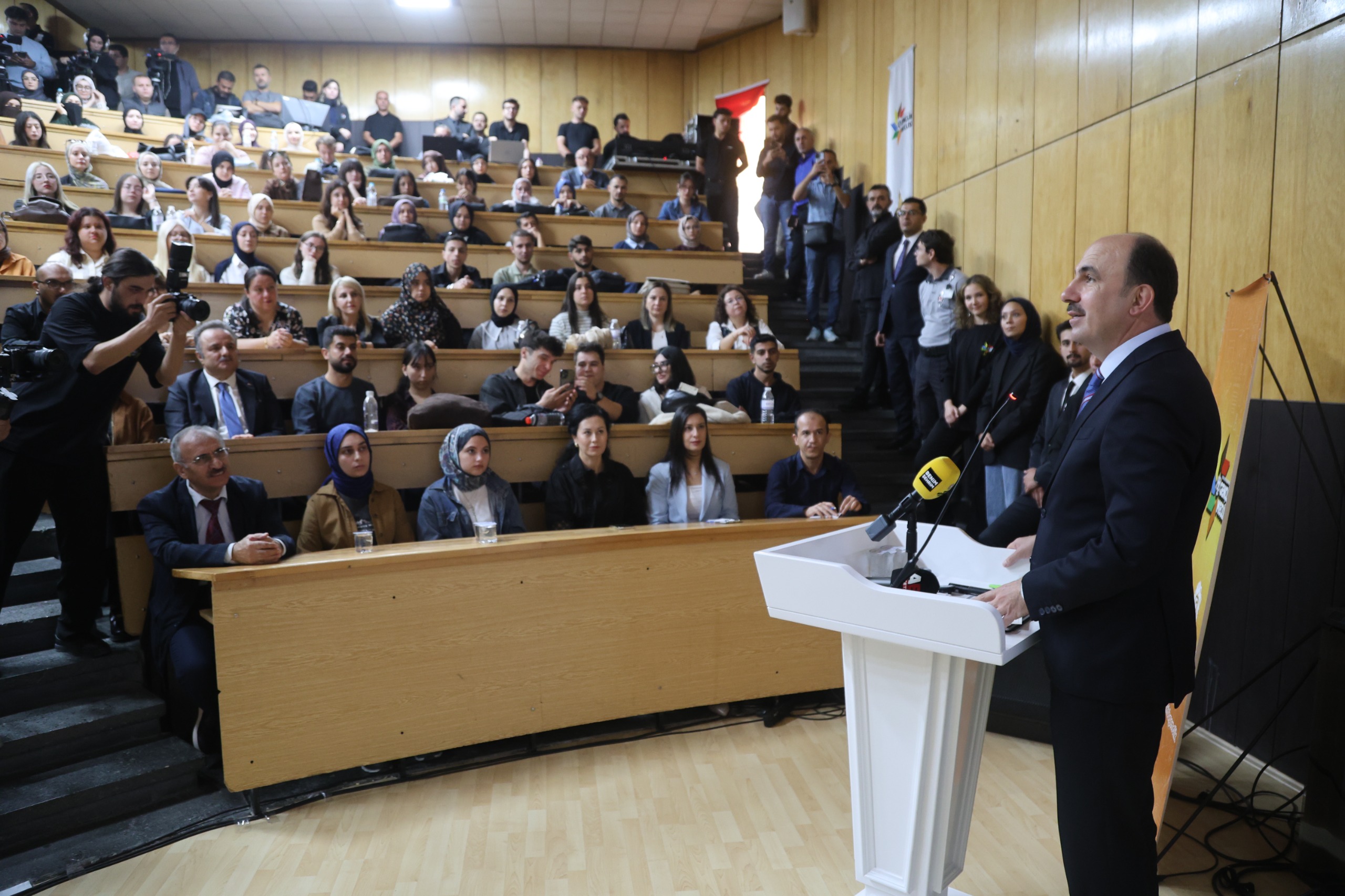 Başkan Altay SÜ Edebiyat Fakültesi öğrencileriyle buluştu