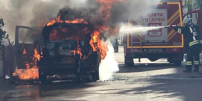 Konya'da park halindeki taksi yandı