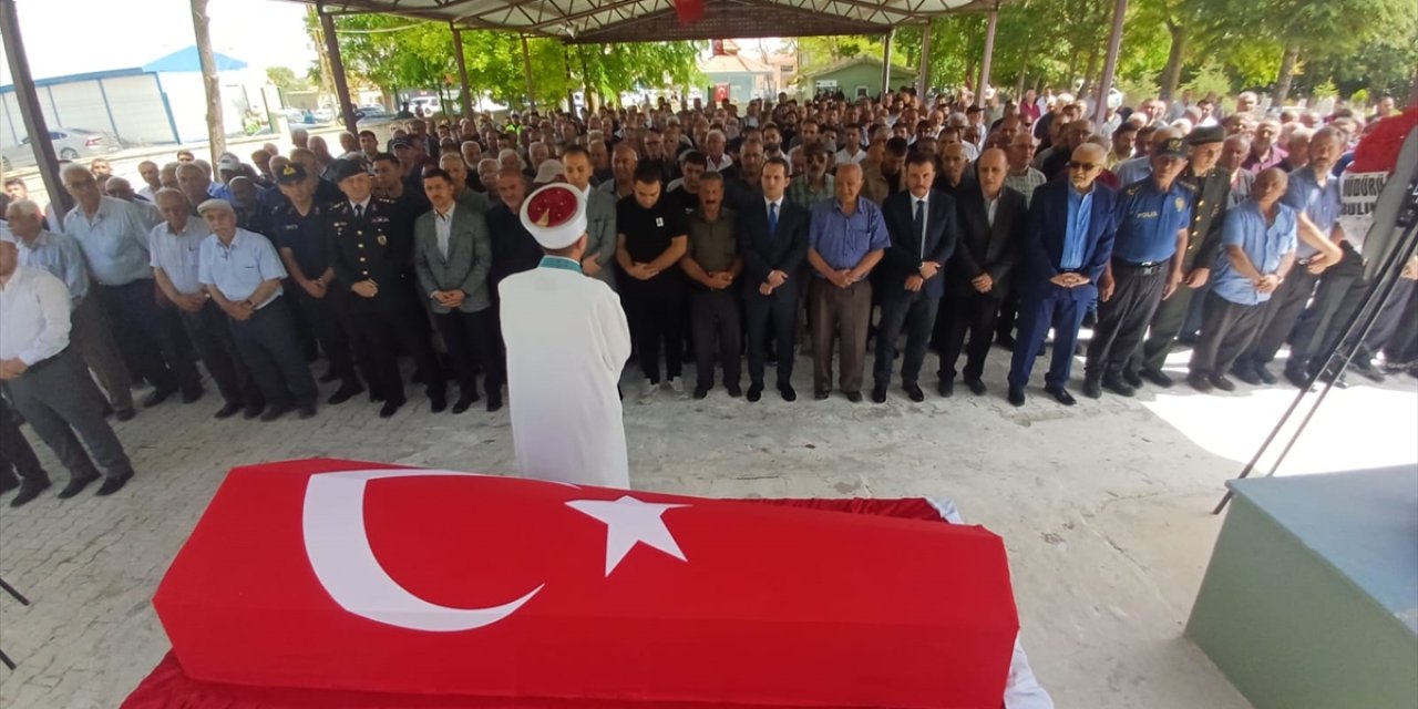 Görevi başında kalp krizi sonucu hayatını kaybeden Konyalı polis defnedildi