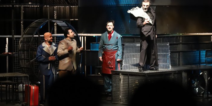 Konya Şehir Tiyatrosu'nda  “V. Frank” adlı eserin prömiyeri gerçekleştirildi