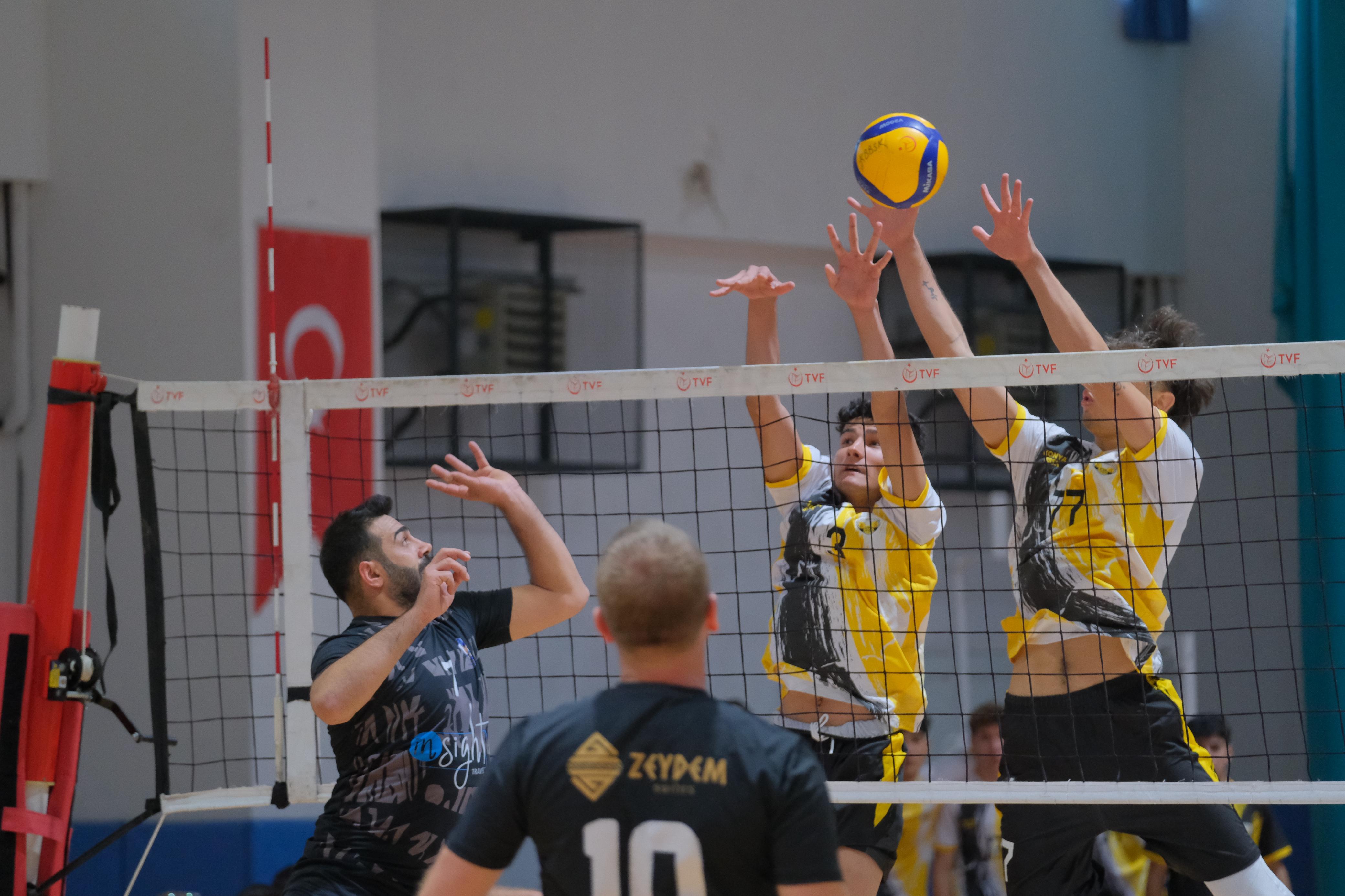 Büyükşehir Belediyespor Voleybol’da sezona galibiyetle başladı