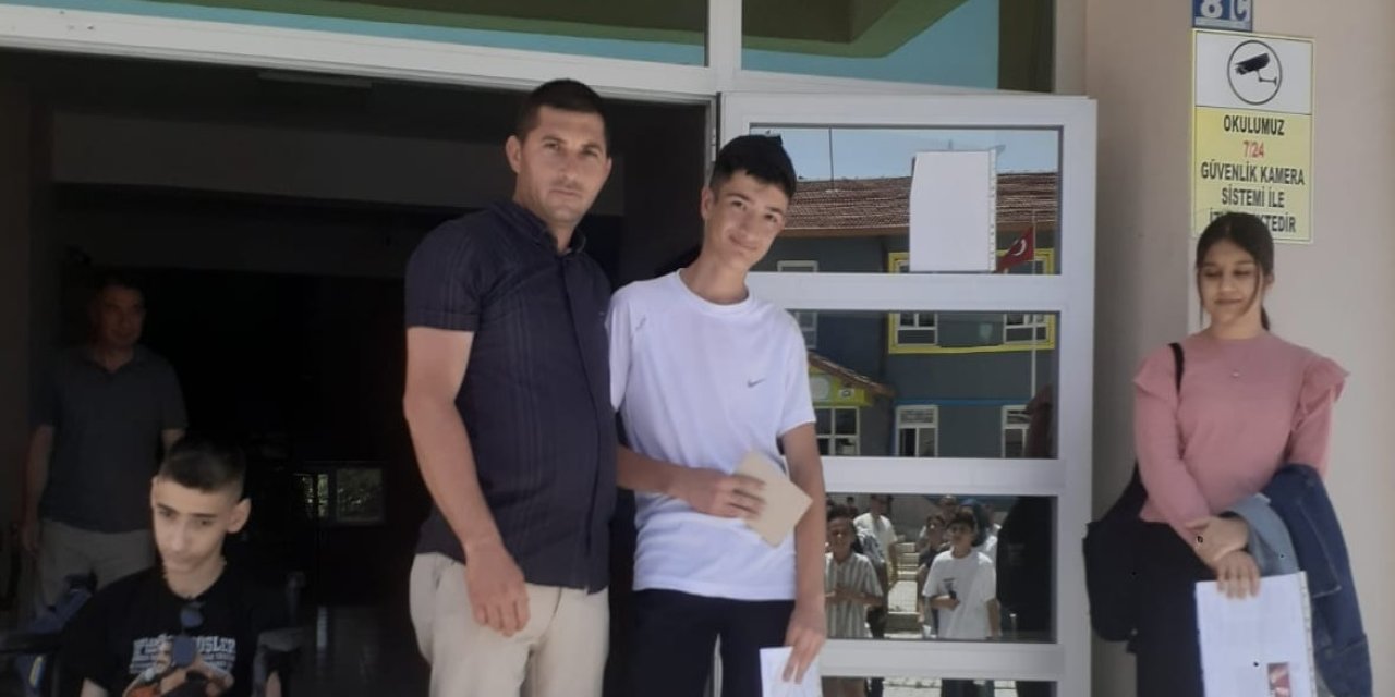 Konyalı muhtar başarılı öğrencileri ödüllendirdi