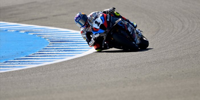 Milli motosikletçi Razgatlıoğlu, şampiyon oldu