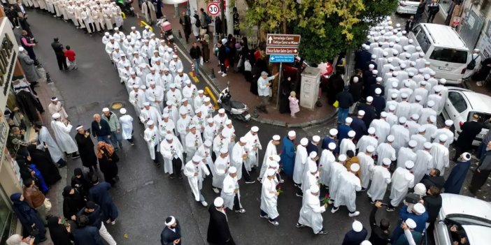 Bu görüntü birilerini rahatsız etti! İsmailağa cemaatinden "icazet" etkinliği!