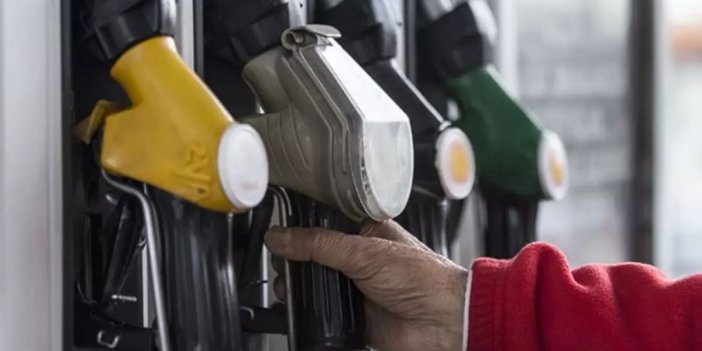 Akaryakıta gece yarısı tarihin en büyük zammı! Tabela değişti İŞTE FİYATLAR