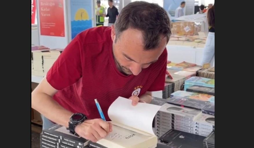 Ünlü yazar Konyalı Gazeteciye romanında yer verecek