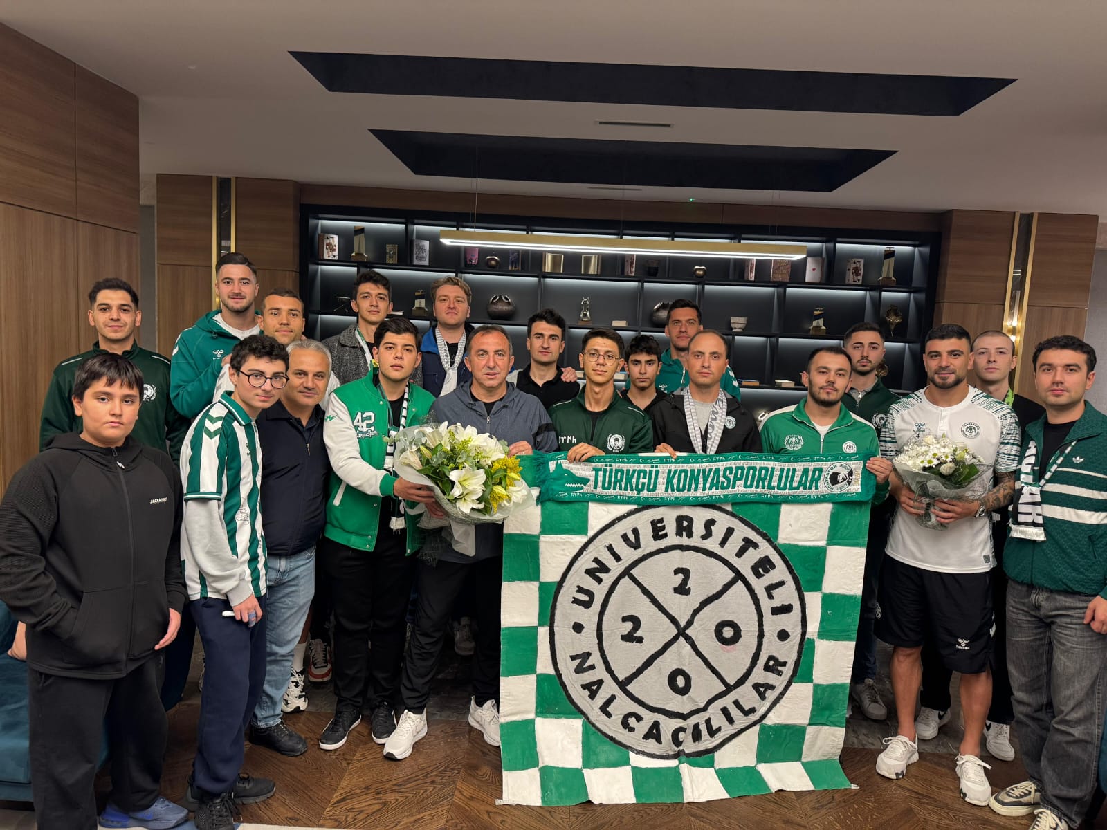 Konyalı üniversitelilerden Konyaspor’a moral ziyareti