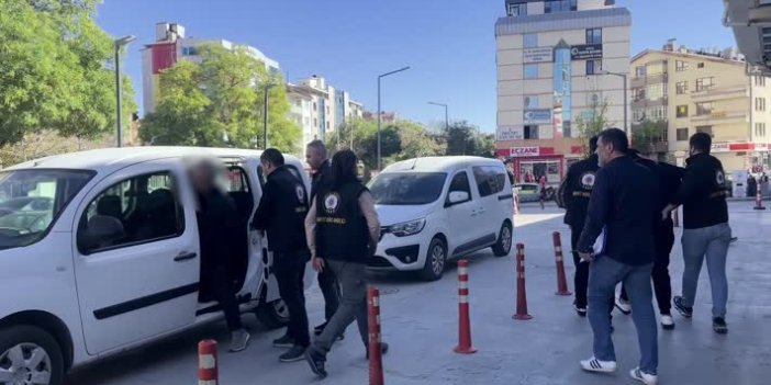 Konya'da galericiyi bıçaklayarak öldürdüğü iddia edilen 2 kişi tutuklandı