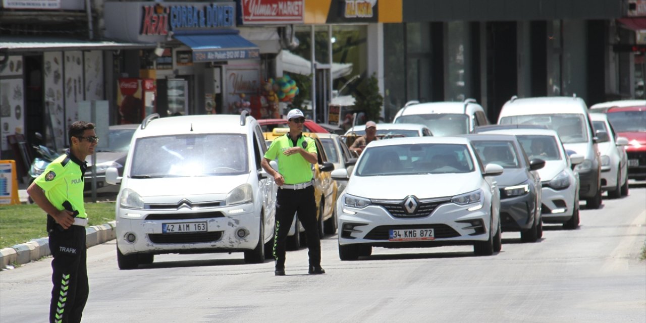 Konya-Antalya kara yolunda bayram yoğunluğu