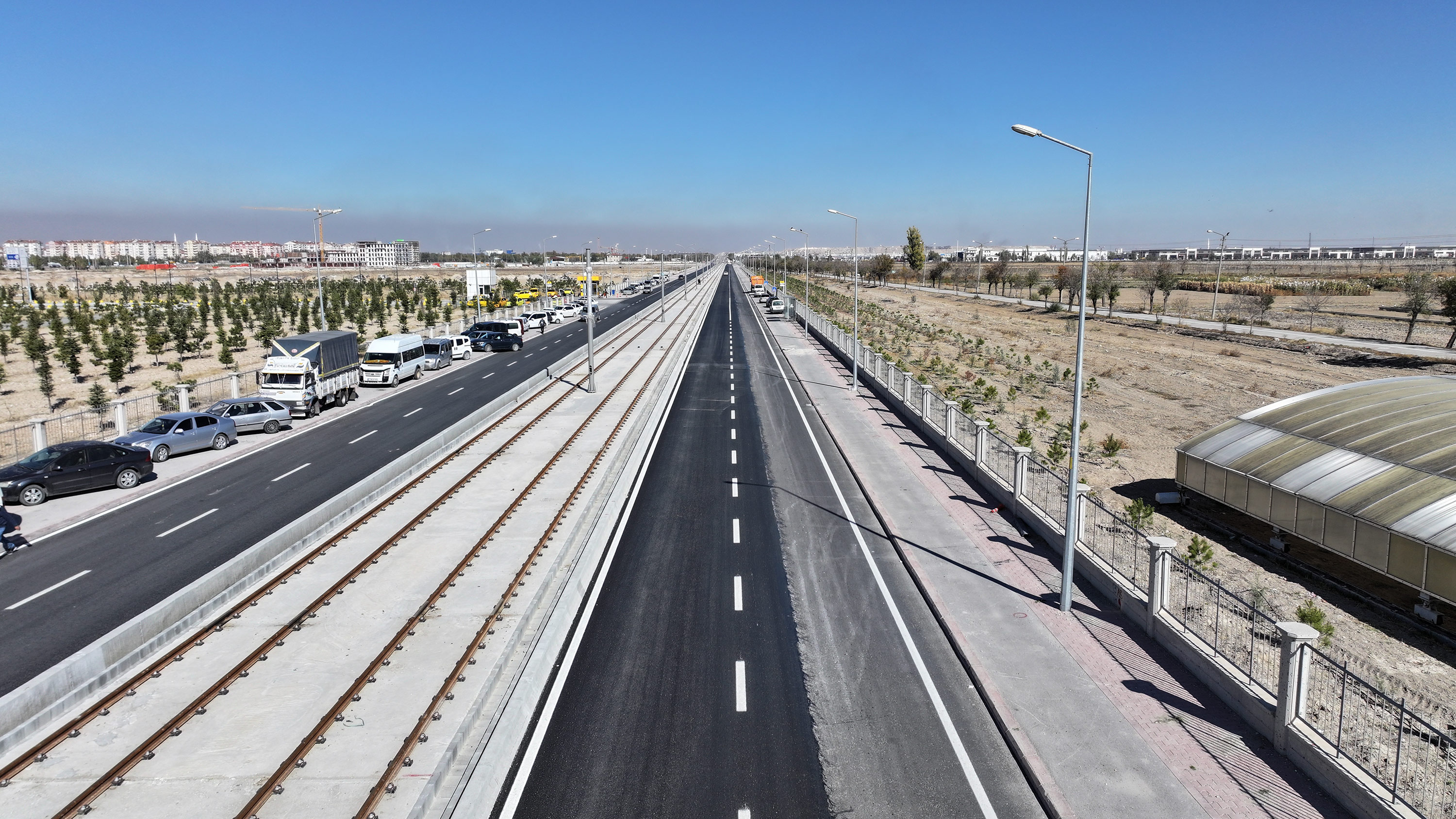 Konya'da tramvay hattı için kapatılan cadde asfaltlanarak trafiğe açıldı