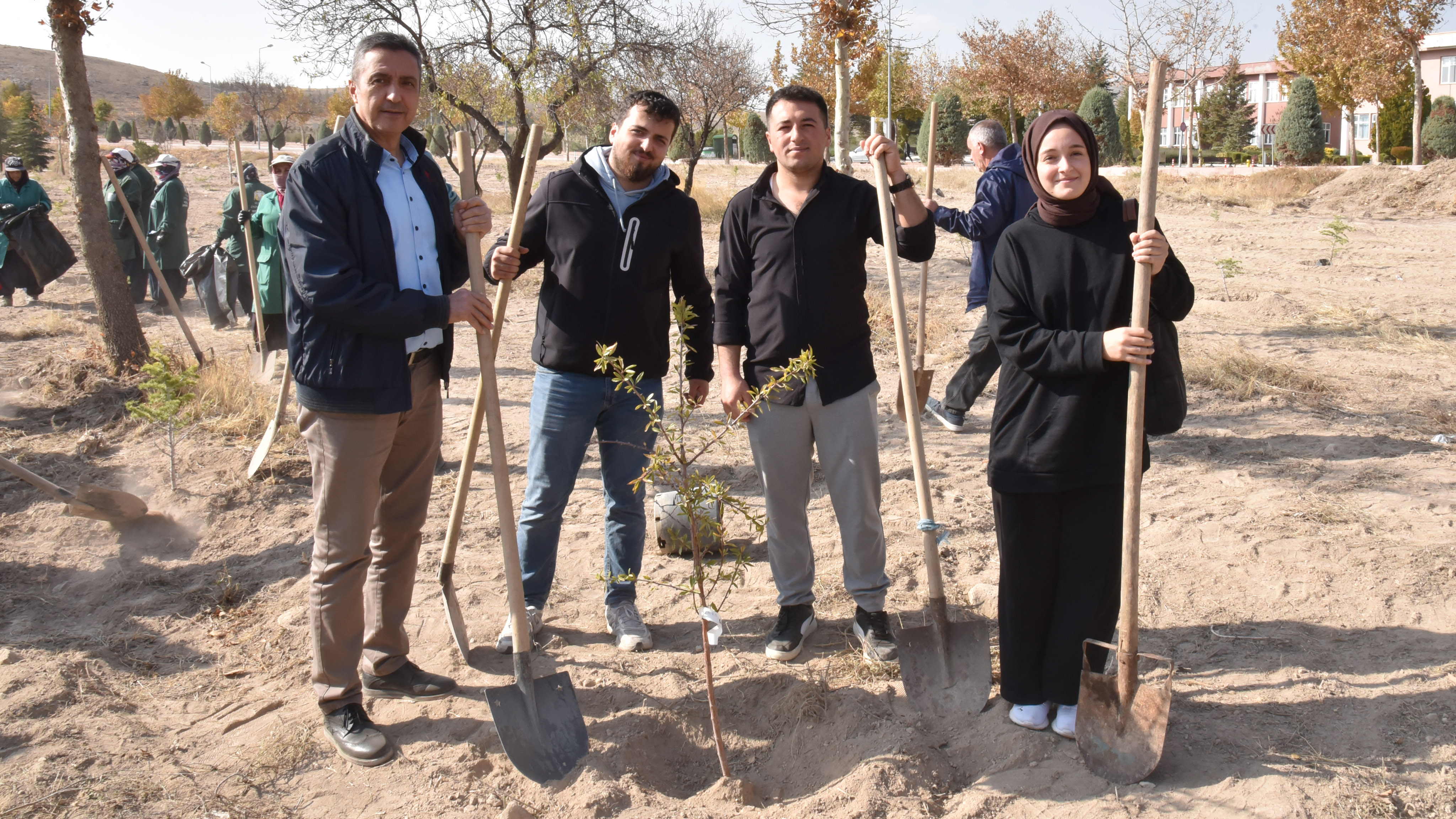 Milli Ağaçlandırma Günü’nde yüzlerce fidan toprakla buluşturuldu