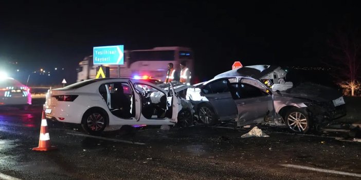 Katliam gibi kaza! İki otomobil çarpıştı: 3 ölü, 6 yaralı