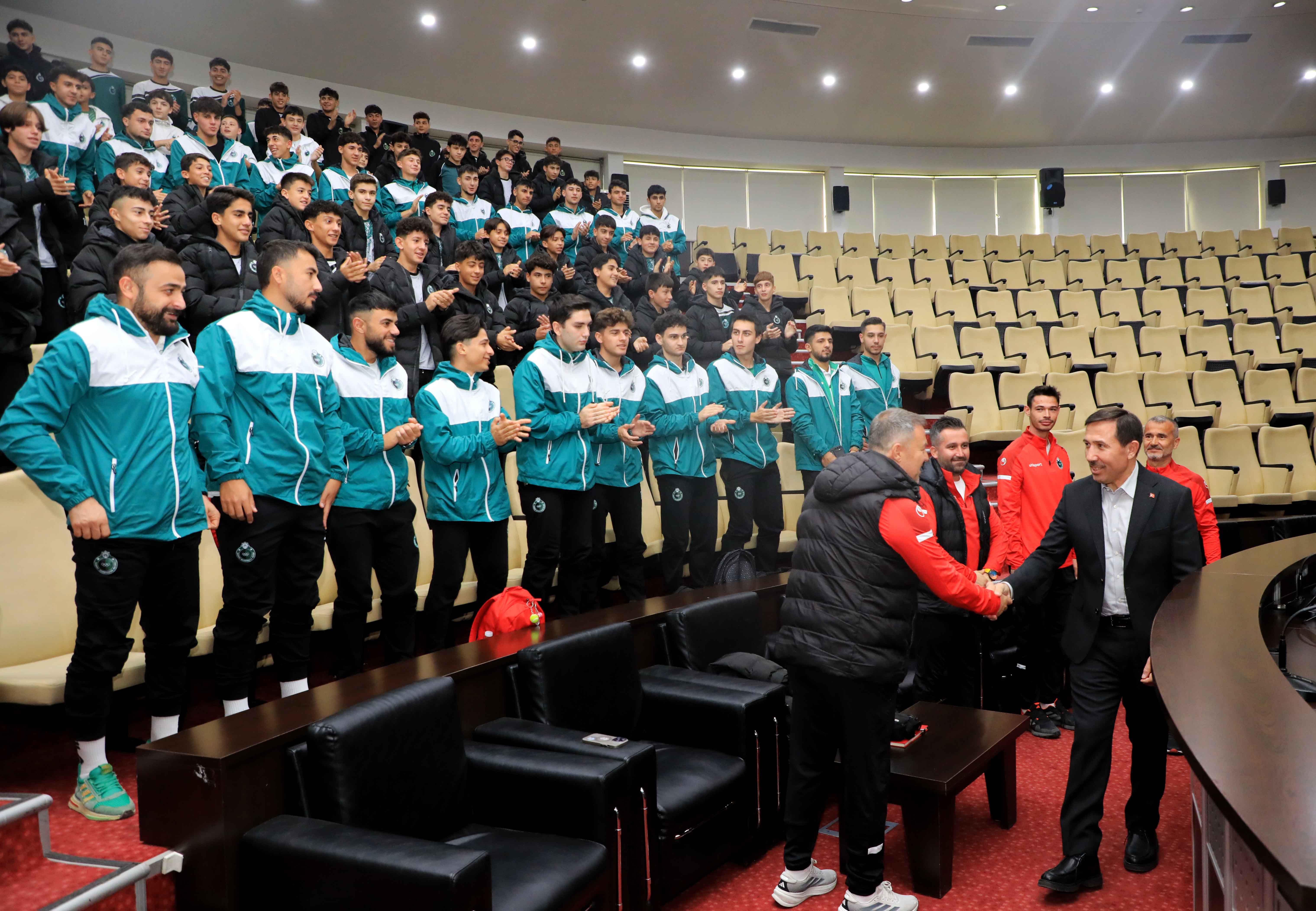 Başkan Kılca, futbol takımlarını ağırladı