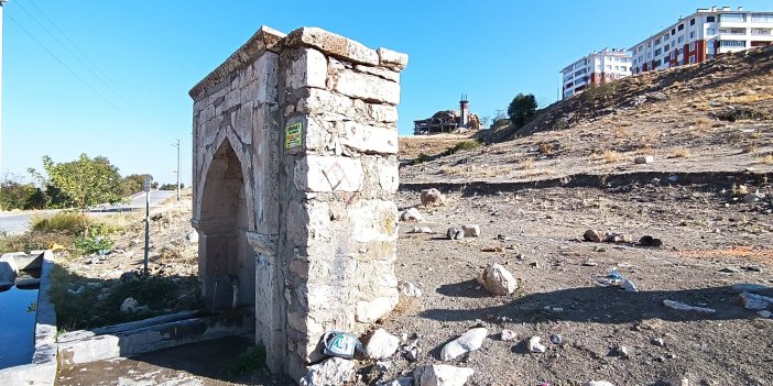 Konya'da tarihi Çerçeve Çeşmesi alarm veriyor