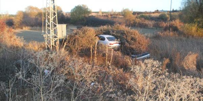 Konya’da devrilen otomobildeki çift yaralandı