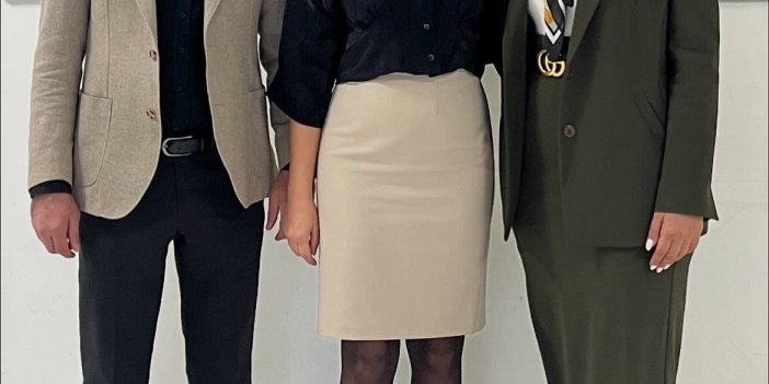 Özlem Bilgi dostlarla bir arada