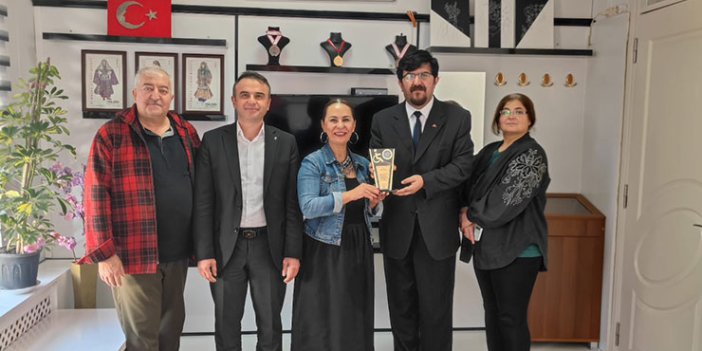 Gönül Gözü Derneği Yılın Öğretmenini Seçti