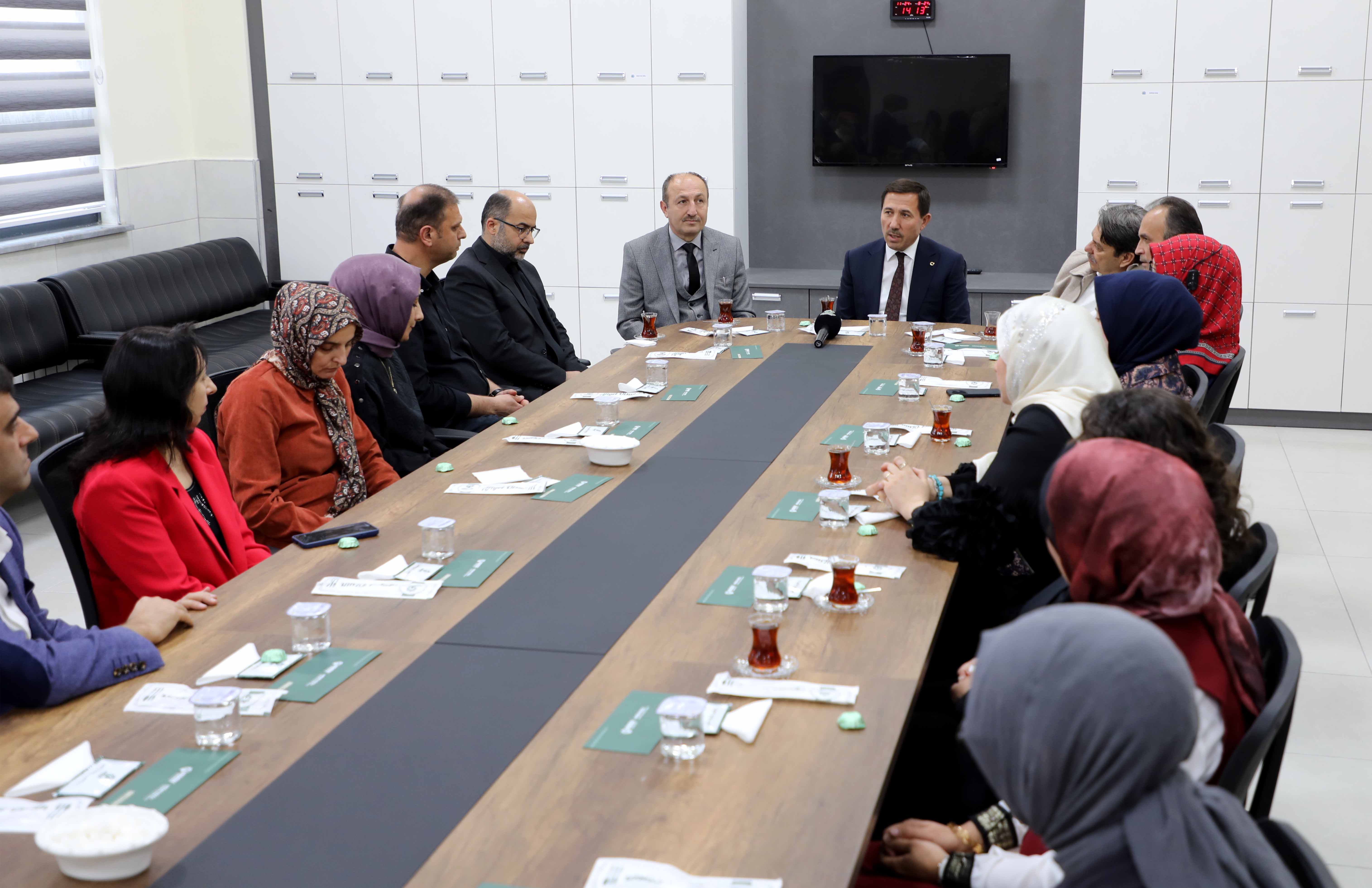 Hasan Kılca’dan öğrencilere halı saha müjdesi