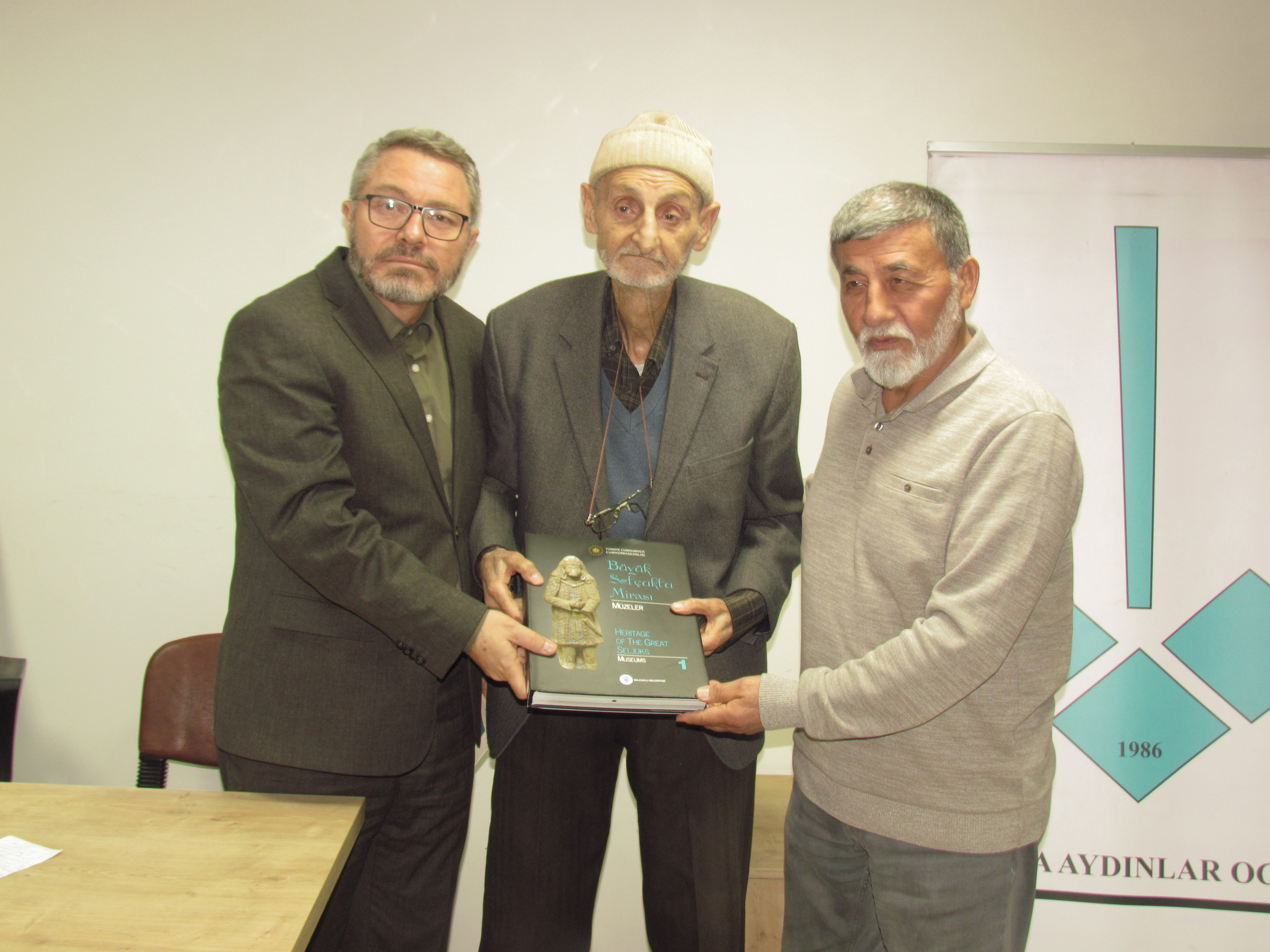 Konya Aydınlar Ocağı’ndan 85. yaşına giren Derviş Hasan Yügrük’e saygı programı