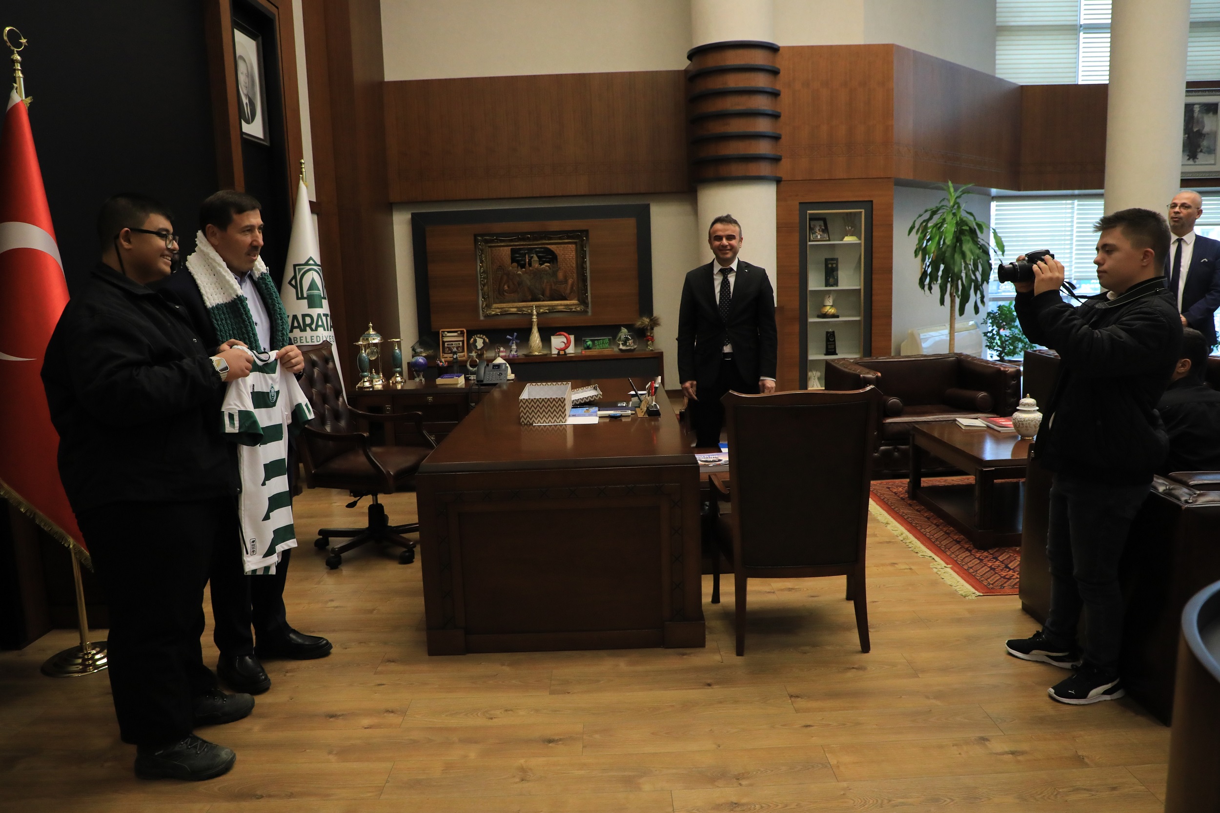 Başkan Hasan Kılca’ya çok özel hediye