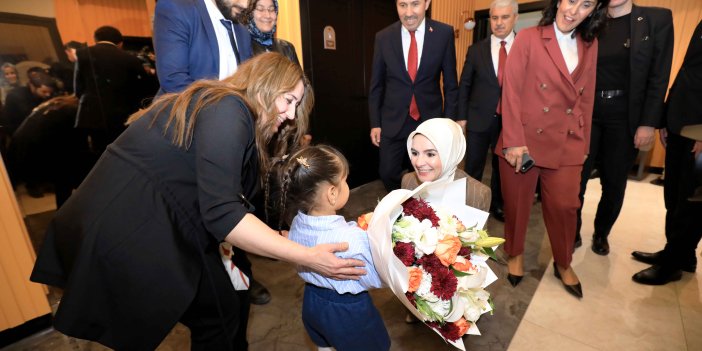 Bakan Göktaş Hoşkubbe Millet Kütüphanesini ziyaret etti