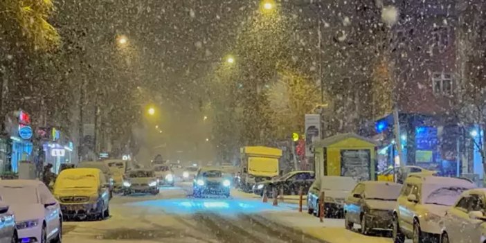 Meteoroloji'den kuvvetli sağanak yağış uyarısı: Balkanlar üzerinden gelecek havalar bir anda değişecek