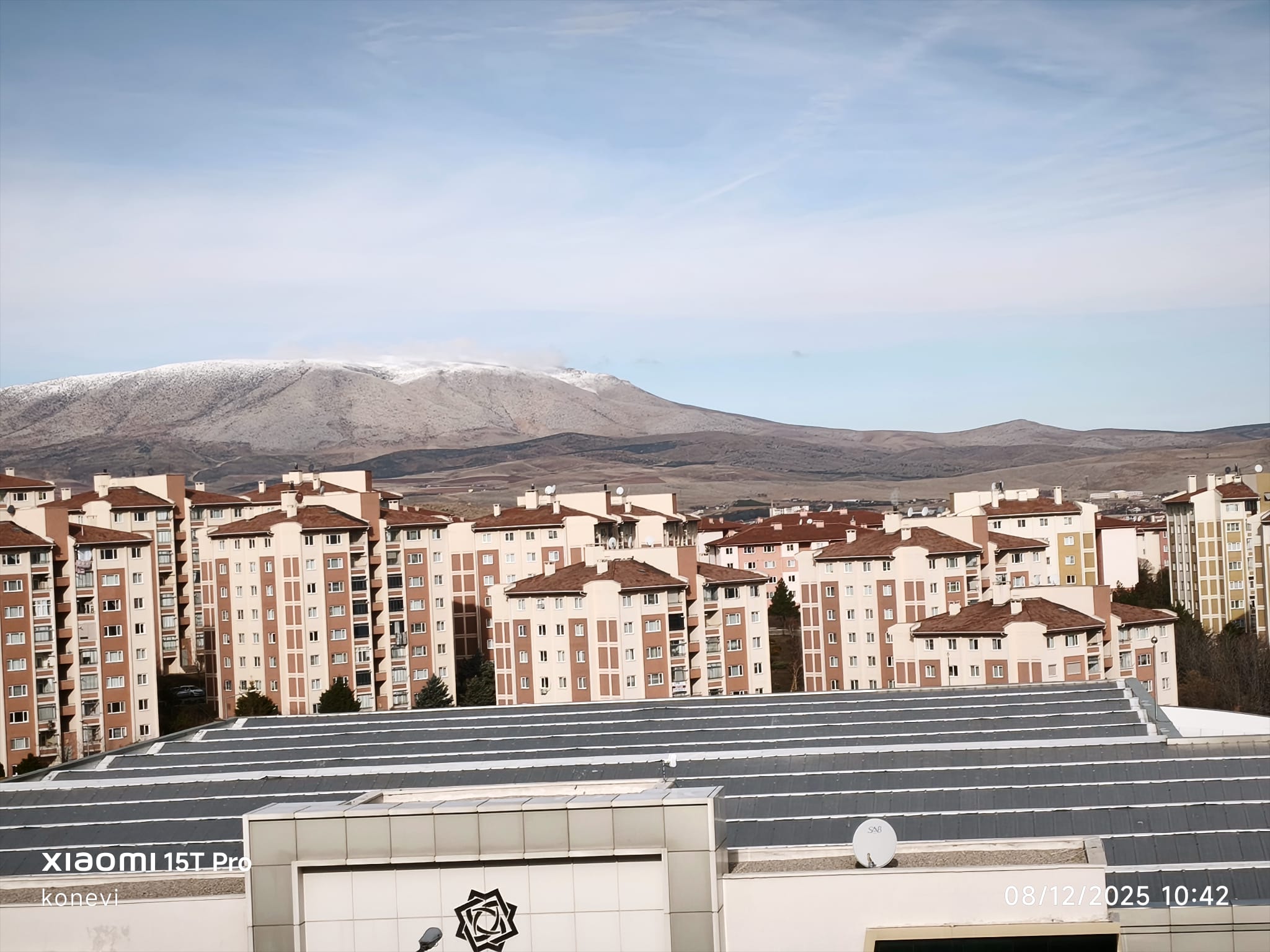 Loras Dağı'na yılın ilk karı düştü