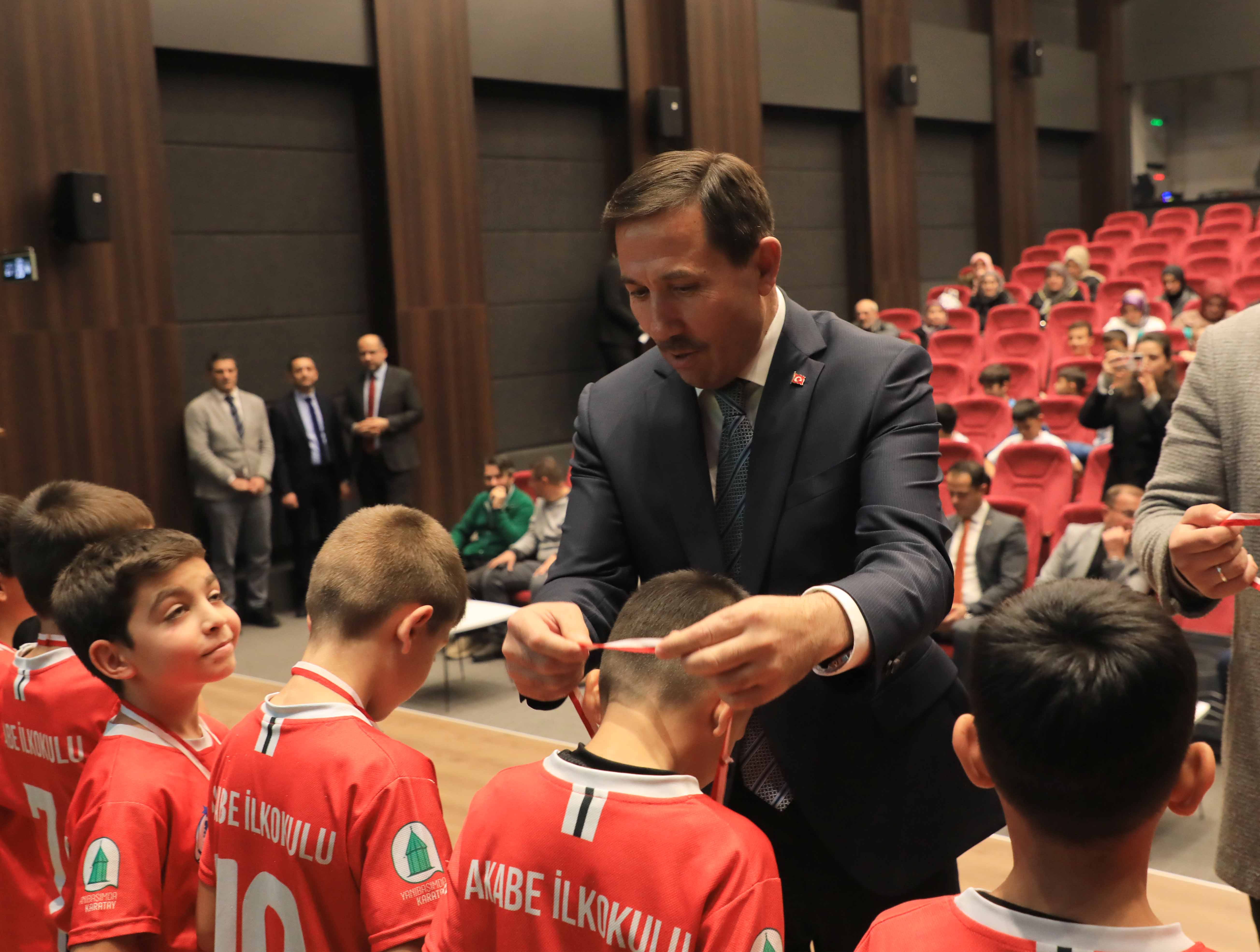 Karatay’da ilkokullar arası futbol heyecanı nefes kesti