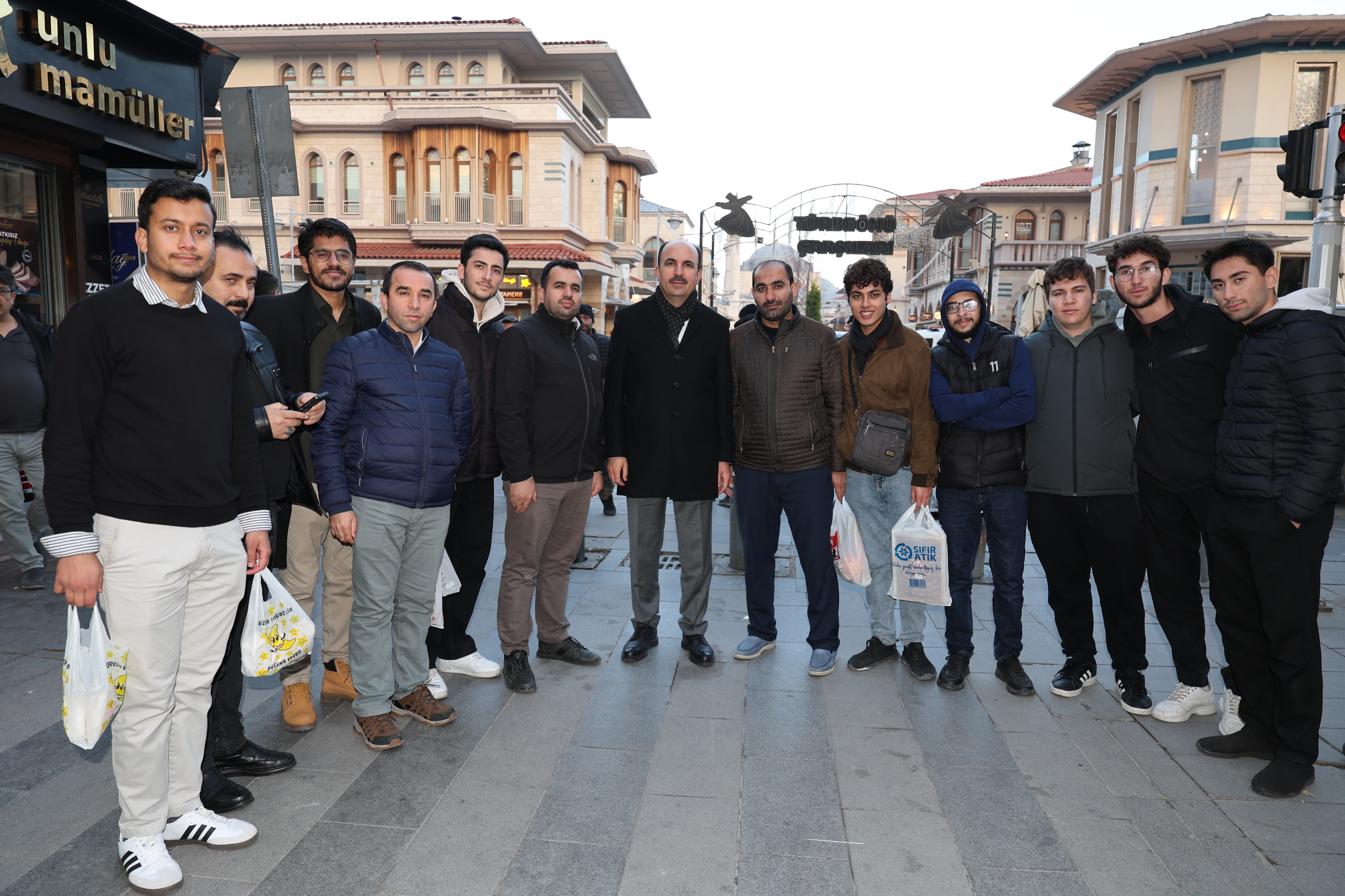 Başkan Altay etkinlikler için Konya’ya gelen misafirlerle ve esnafla buluştu
