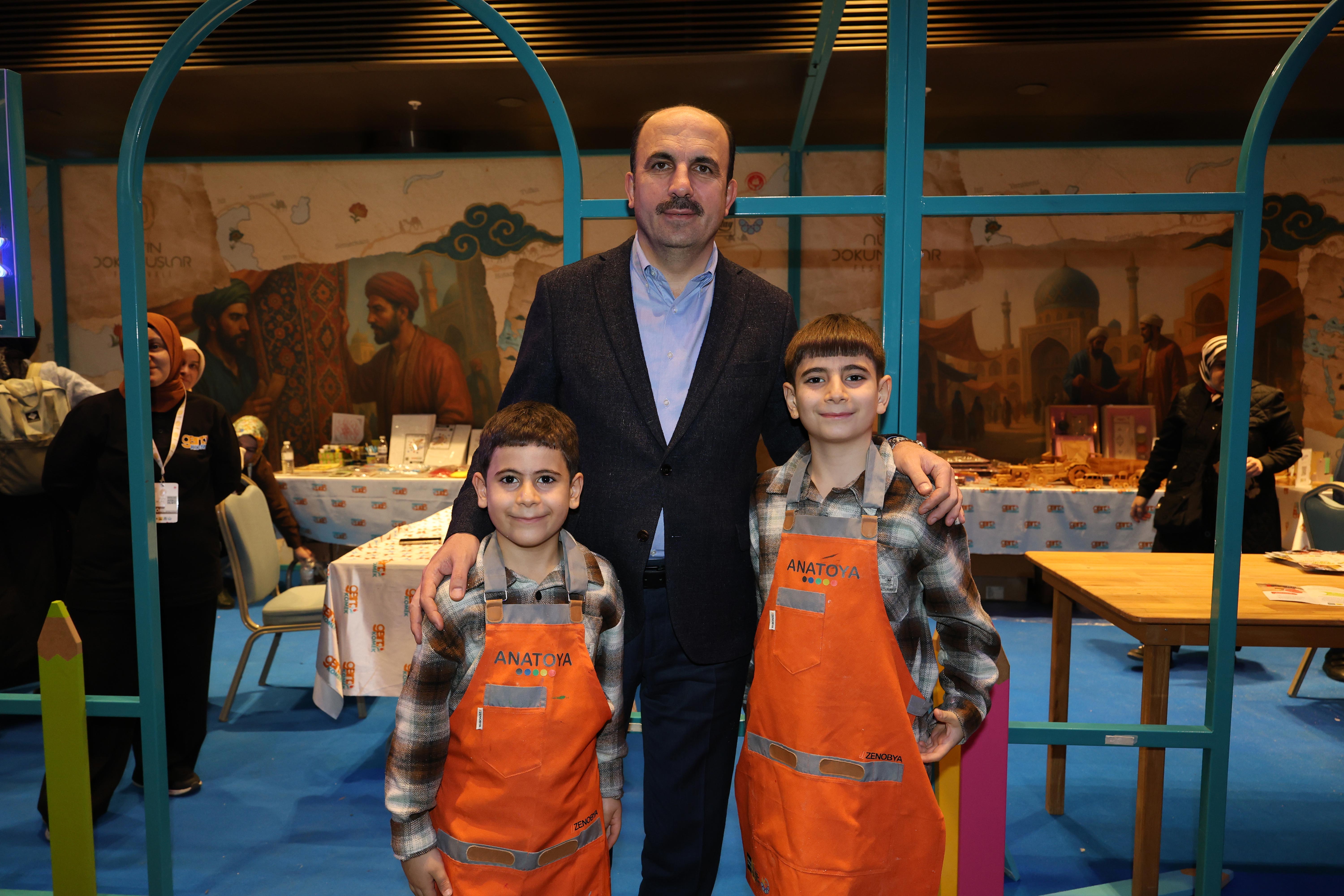 Başkan Altay 17. Altın Dokunuşlar Festivali’nde ziyaretçilerle buluştu