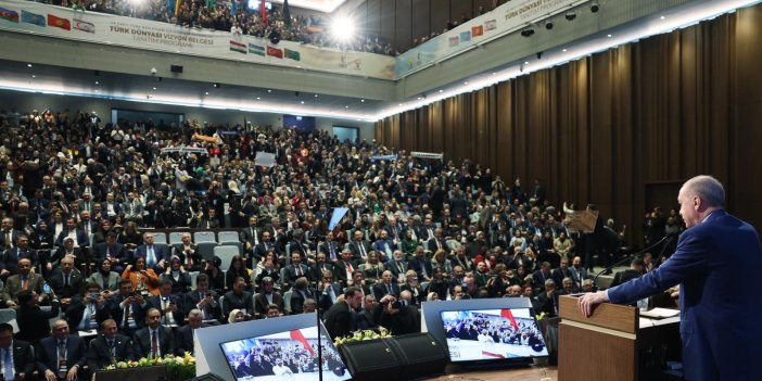 Pekyatırmacı,“Türklerin Mirası”nı Başkan Erdoğan'a takdim etti